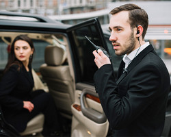 Сопровождение VIP-клиентов: как выбрать надежного телохранителя